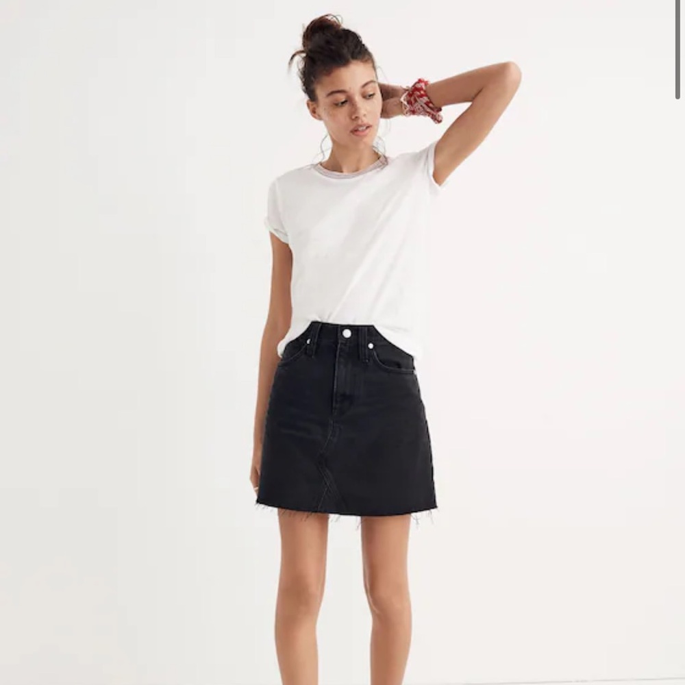 😎Madewell Classic Black Raw Hemmed Denim Lunar Wash Mini Skirt High Waist 28